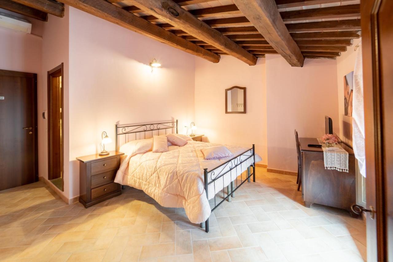 Albergo La Loggia Di San Martino グアルド・タディーノ エクステリア 写真